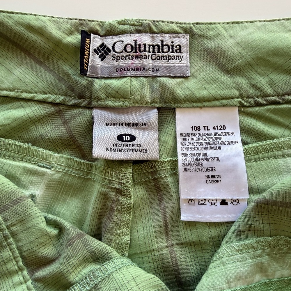 Columbia Light Green Plaid Flat Front Shorts size 10 - Picture 2 of 3